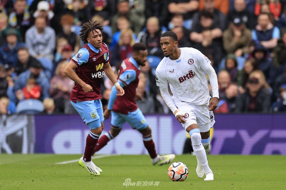 交叉跑动 交叉跑动